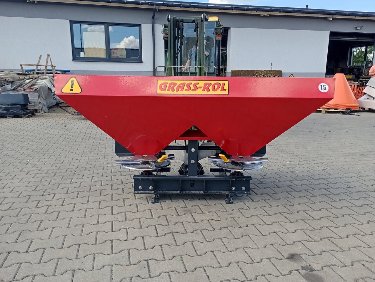 Grass Rol Rozsiewacz nawozów Junior 1200 l/ Düngerstreuer 1200l/ Fertilizer spreader 1200 - Разбрасыватель удобрений: фото 1 Grass Rol Rozsiewacz nawozów Junior 1200 l/ Düngerstreuer 1200l/ Fertilizer spreader 1200 - Разбрасыватель удобрений: фото 1