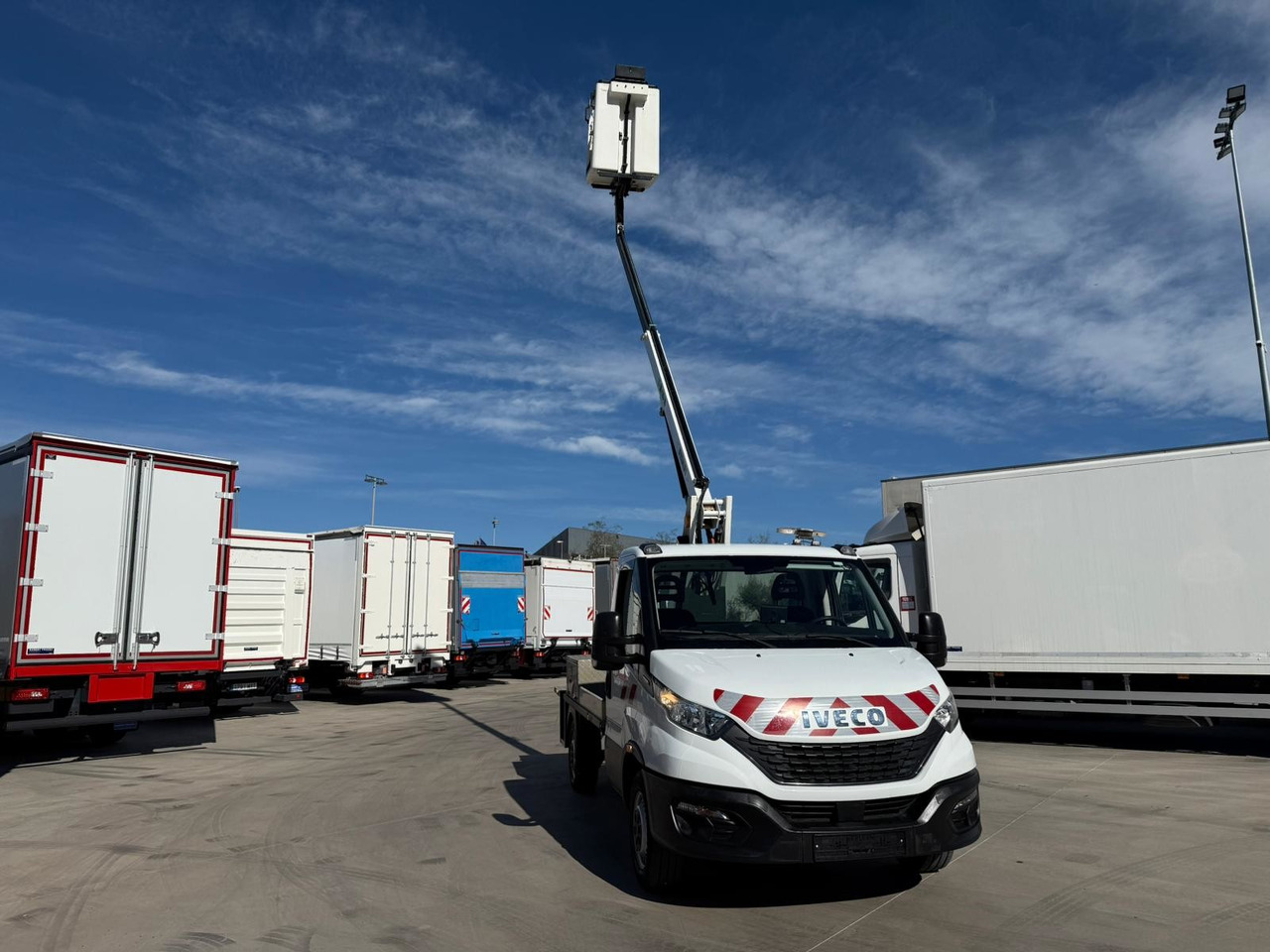 IVECO 35S14 Daily E6 (Basket) - Грузовик с подъемником: фото 4 IVECO 35S14 Daily E6 (Basket) - Грузовик с подъемником: фото 4
