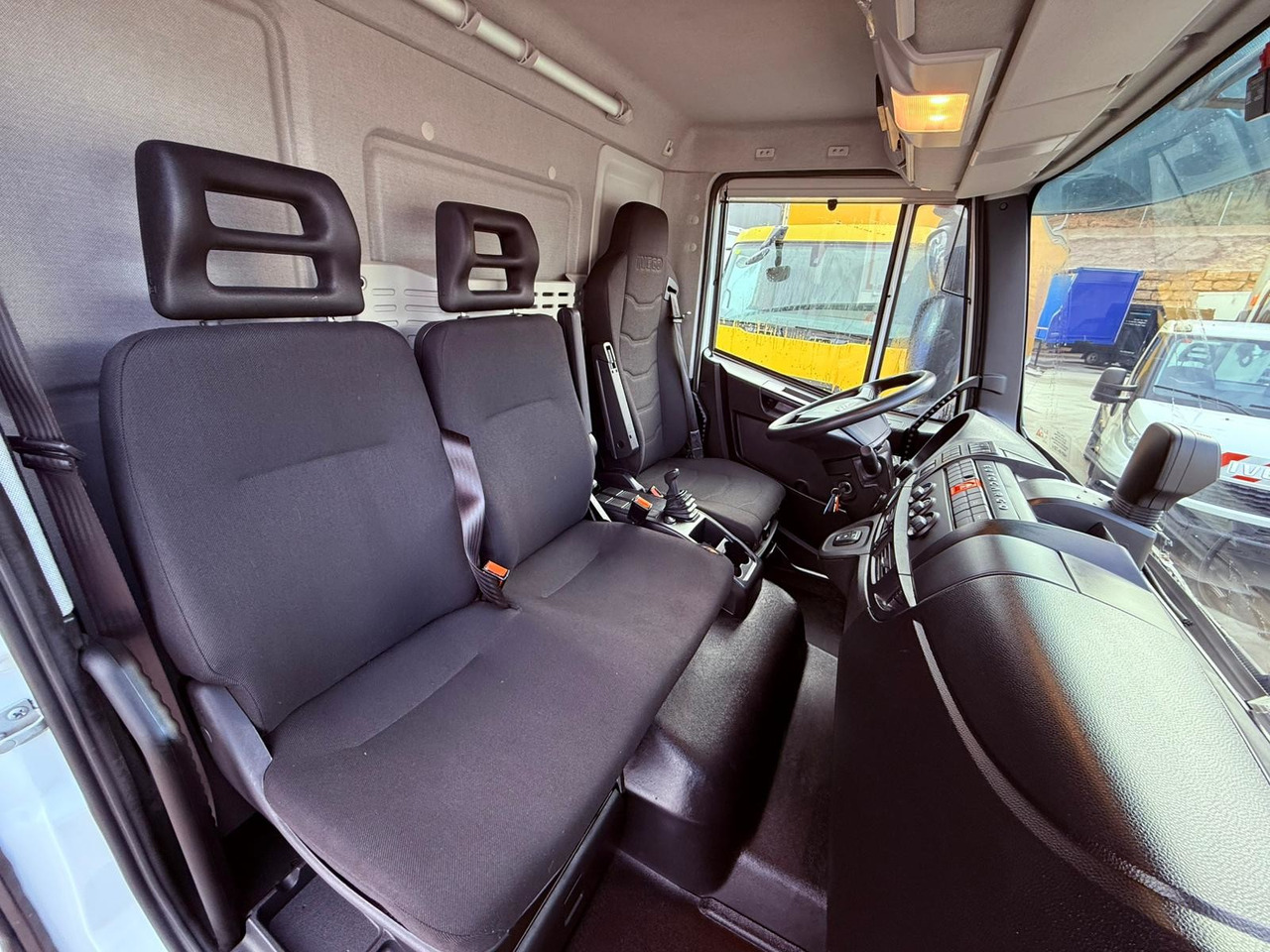 IVECO ML120E22 Eurocargo E6 (Tauliner) - Тентованный грузовик: фото 5 IVECO ML120E22 Eurocargo E6 (Tauliner) - Тентованный грузовик: фото 5