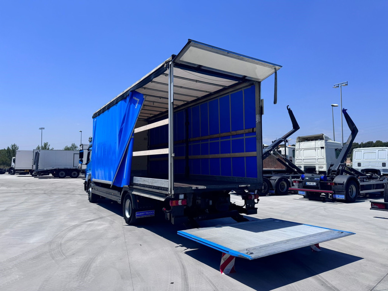 MERCEDES BENZ 13.30L Atego E6 (Tauliner) - Тентованный грузовик: фото 4 MERCEDES BENZ 13.30L Atego E6 (Tauliner) - Тентованный грузовик: фото 4