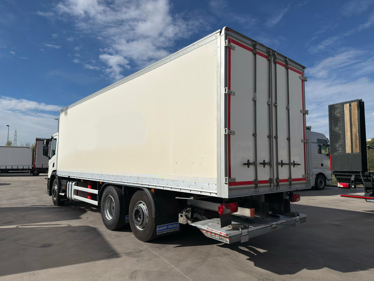 SCANIA P360 E6 (VAN) - Грузовик с закрытым кузовом: фото 3 SCANIA P360 E6 (VAN) - Грузовик с закрытым кузовом: фото 3