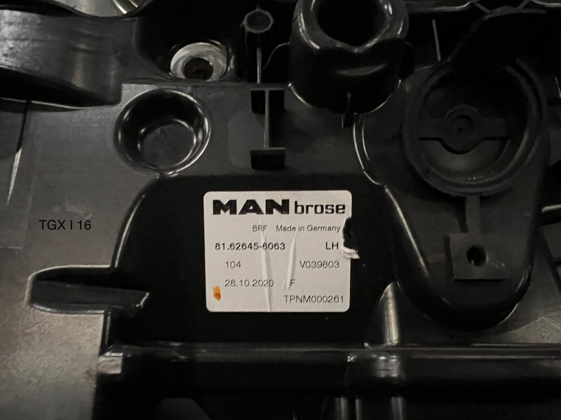 MAN - Стеклоподъёмник: фото 3 MAN - Стеклоподъёмник: фото 3