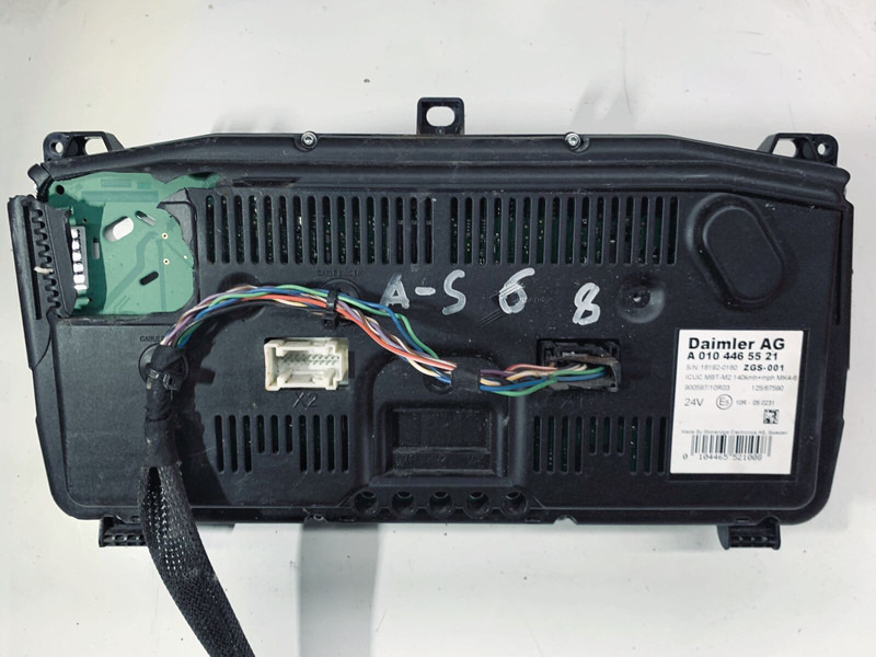 Mercedes-Benz ACTROS - Приборная панель: фото 2 Mercedes-Benz ACTROS - Приборная панель: фото 2