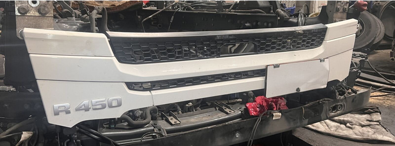 Scania R450 - Решётка радиатора: фото 1 Scania R450 - Решётка радиатора: фото 1