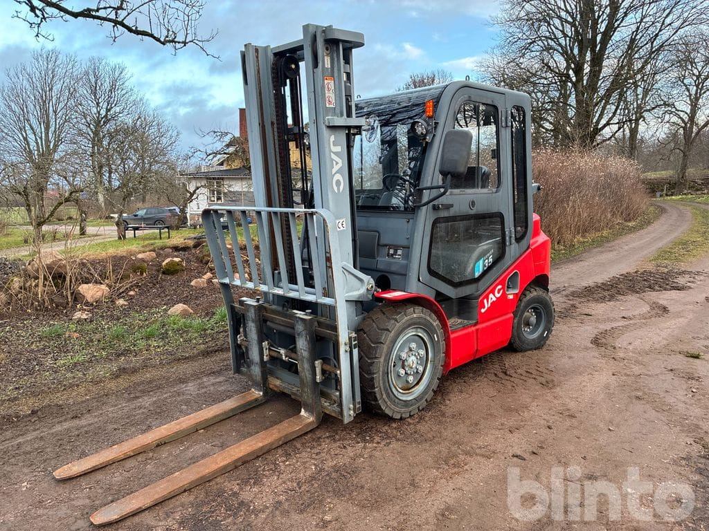 JAC J35 - Вилочный погрузчик: фото 1 JAC J35 - Вилочный погрузчик: фото 1