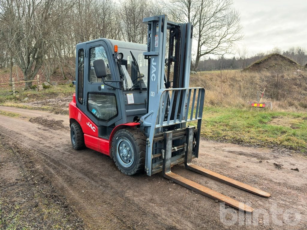 JAC J35 - Вилочный погрузчик: фото 3 JAC J35 - Вилочный погрузчик: фото 3