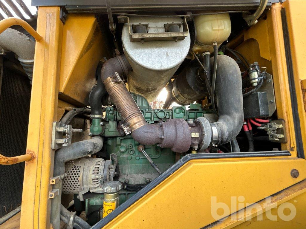 Колёсный погрузчик Volvo L60E: фото 17