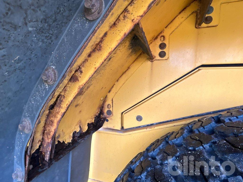 Колёсный погрузчик Volvo L60E: фото 18