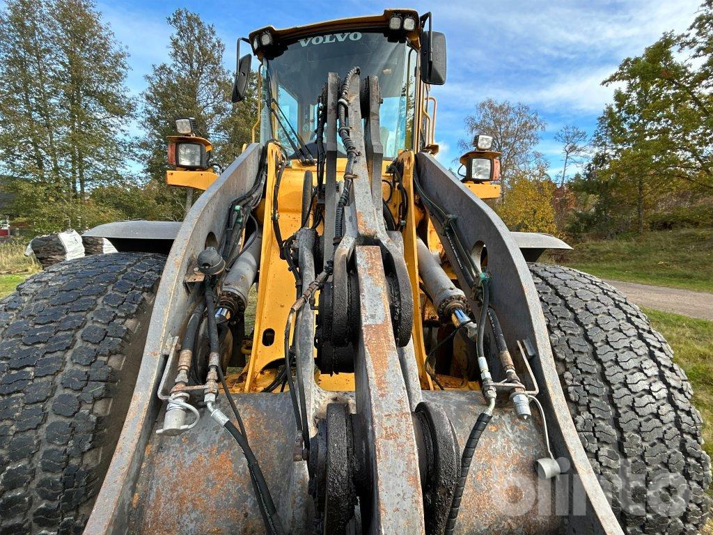 Колёсный погрузчик Volvo L60E: фото 12