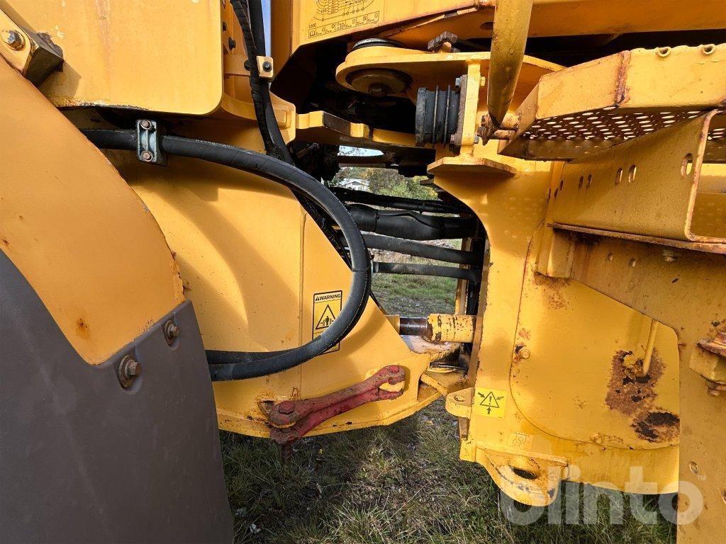 Колёсный погрузчик Volvo L60E: фото 9