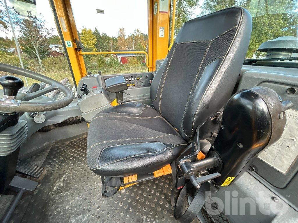 Колёсный погрузчик Volvo L60E: фото 30