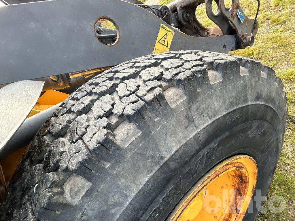 Колёсный погрузчик Volvo L60E: фото 28