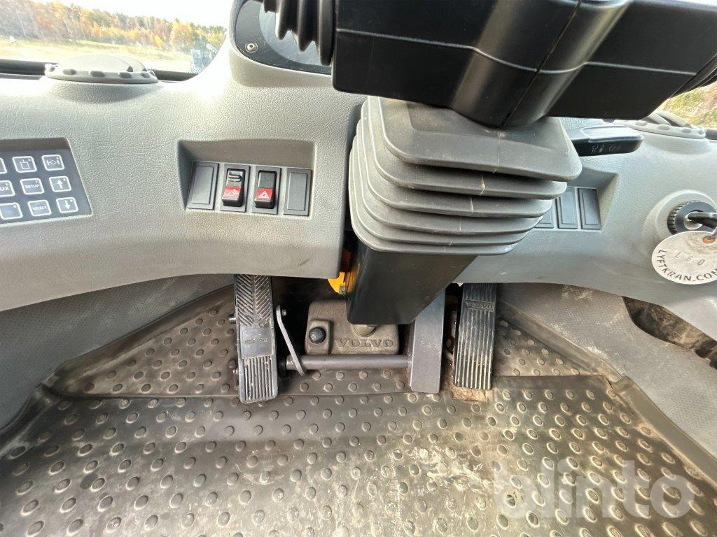 Колёсный погрузчик Volvo L60E: фото 33