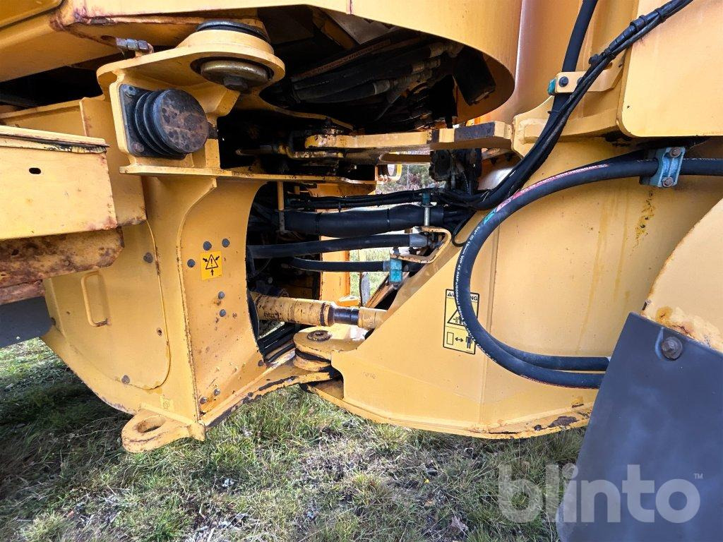 Колёсный погрузчик Volvo L60E: фото 10