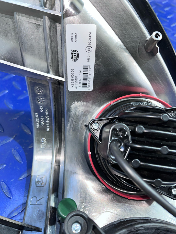 HELLA Headlight Set 1KE996 600-05 / 06 - Передняя фара: фото 5 HELLA Headlight Set 1KE996 600-05 / 06 - Передняя фара: фото 5