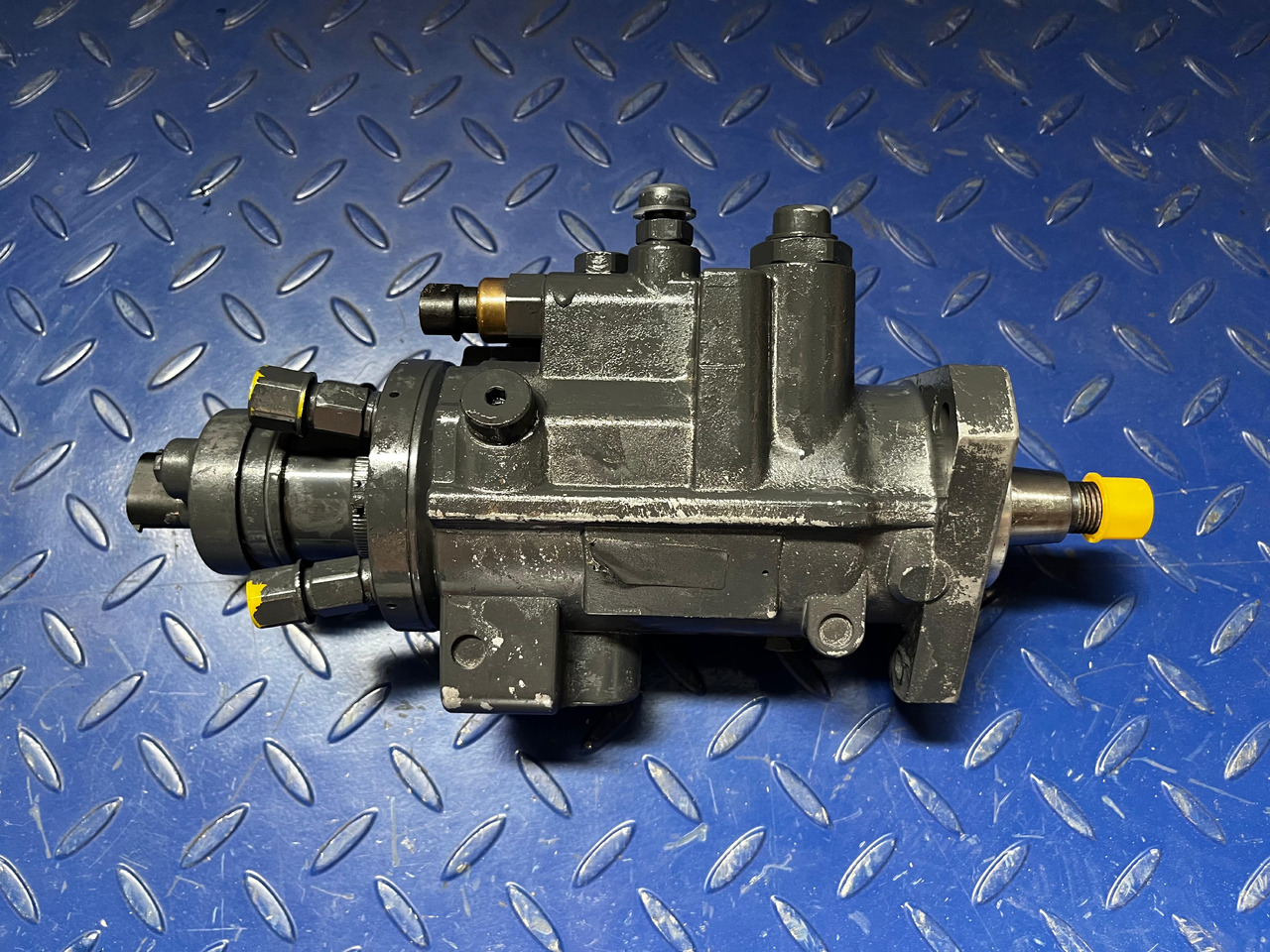 John Deere NEW Injection Pump RE568070 - Двигатель и запчасти для Тракторов: фото 2 John Deere NEW Injection Pump RE568070 - Двигатель и запчасти для Тракторов: фото 2