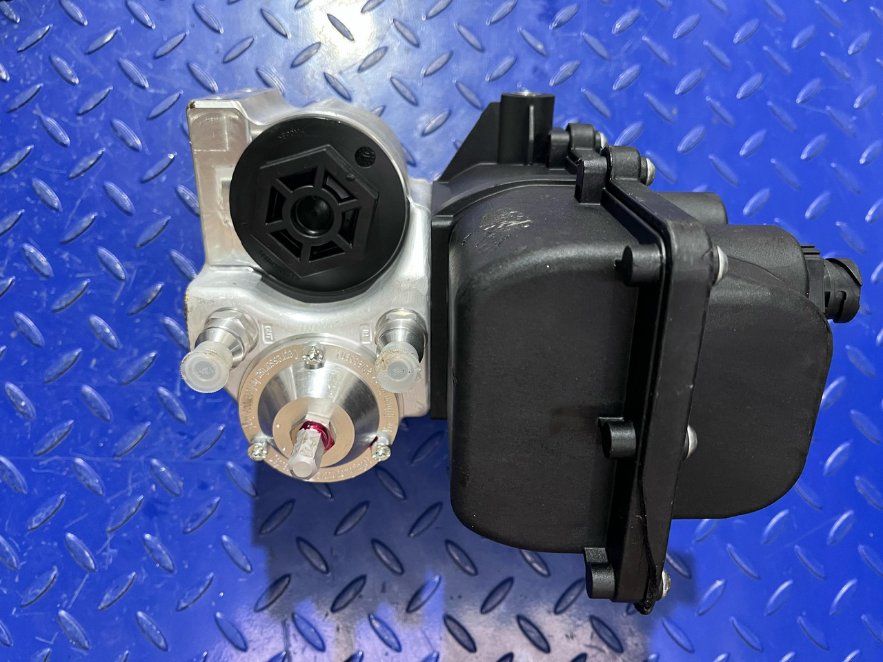 Mercedes Benz Pompa Adblue Actros MP4 Euro 5 - Бак для AdBlue: фото 1 Mercedes Benz Pompa Adblue Actros MP4 Euro 5 - Бак для AdBlue: фото 1