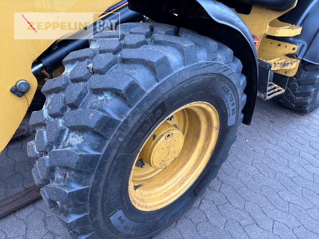 Колёсный погрузчик Cat 908M: фото 11