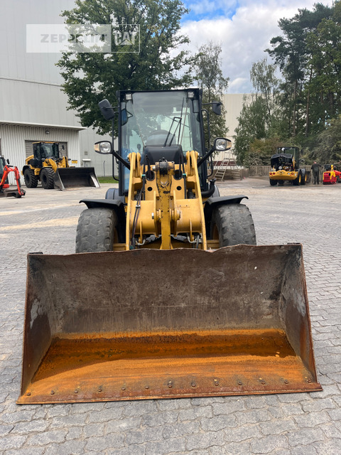 Cat 908M - Колёсный погрузчик: фото 2 Cat 908M - Колёсный погрузчик: фото 2