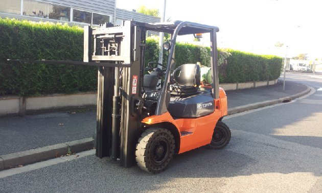 Toyota 7FGF20 - Газовый погрузчик: фото 1 Toyota 7FGF20 - Газовый погрузчик: фото 1